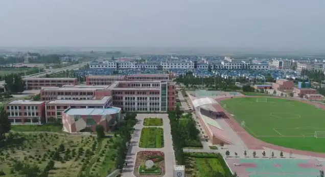 抓住暑期教学空档期进行硬化改造为师生日常通行增添了安全保障