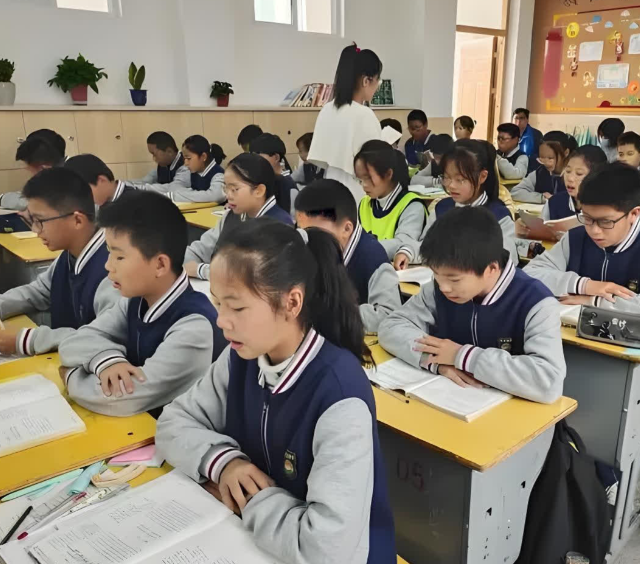 师生共创人机协同的生长性空间减去了学科的壁垒与时空的鸿沟 师生共创人机协同的生长性空间减去了学科的壁垒与时空的鸿沟