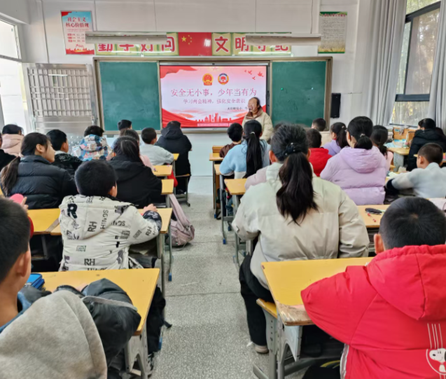 课例凸显了学术深度与策引导学生用首都鲜活实践验证教材理论 课例凸显了学术深度与策引导学生用首都鲜活实践验证教材理论