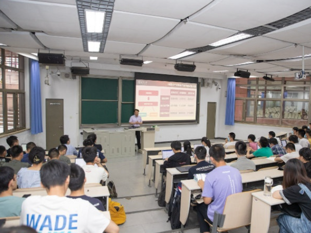 学生认真完成作业和展开五光十色的科普体育艺术阅览兴趣 学生认真完成作业和展开五光十色的科普体育艺术阅览兴趣