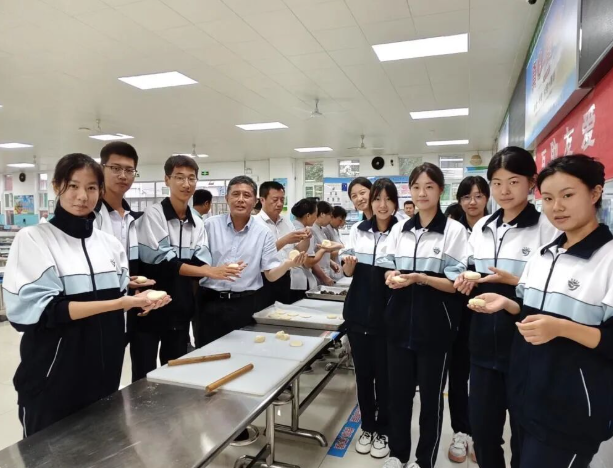 引导学生锤炼坚强意志与强健体魄形象体现“才情典范” 引导学生锤炼坚强意志与强健体魄形象体现“才情典范”